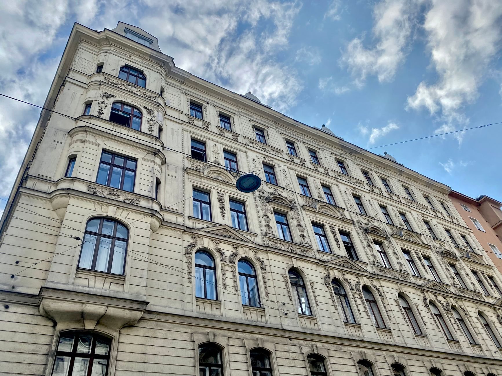 Wohnen im Wiener Altbau: Was alte Mauern fordern